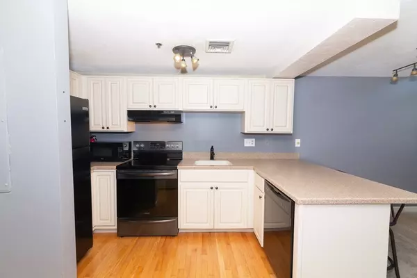 Medway, MA 02053,280 Village Street #G2