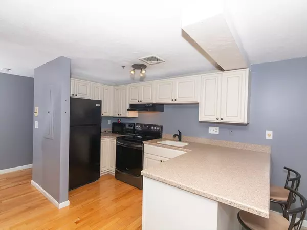 Medway, MA 02053,280 Village Street #G2