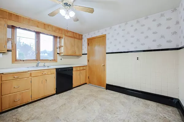 Randolph, MA 02368,17 Flint Locke Rd