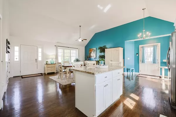 Taunton, MA 02780,15 Floyd Ave