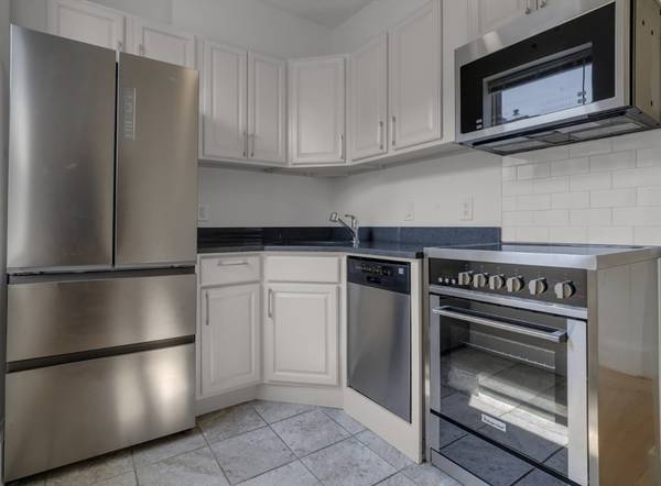 1082 Commonwealth Ave #304, Boston, MA 02215