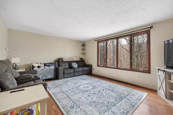 Spencer, MA 01562,7 Hebert Rd