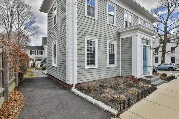 Newburyport, MA 01950,26 Munroe St #1