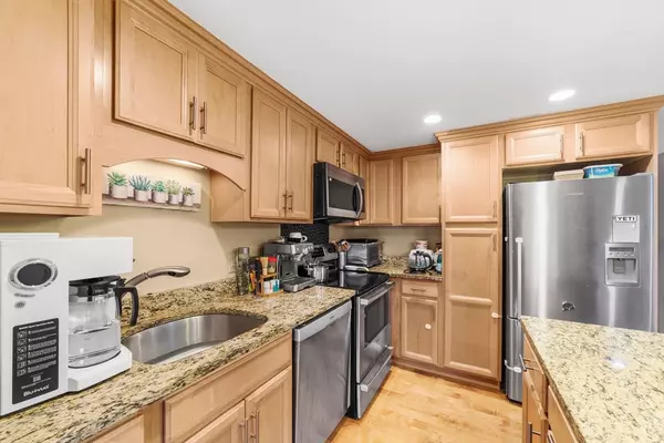 Weymouth, MA 02191,267 Neck #B7