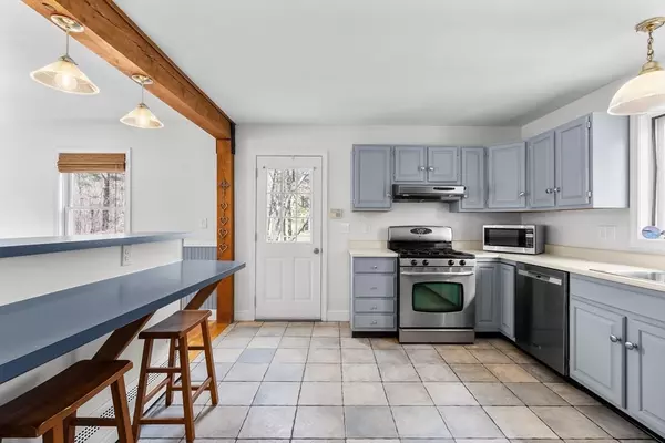 Amesbury, MA 01913,5 Cottage Ln