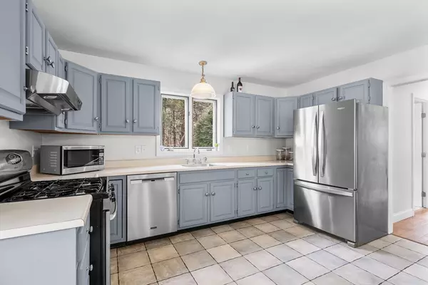 Amesbury, MA 01913,5 Cottage Ln