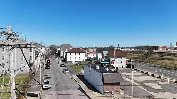 1253 Cove Rd, New Bedford, MA 02744