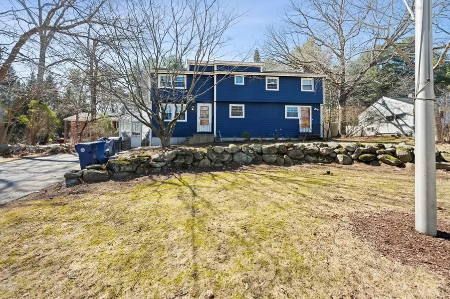 95 Bellflower Rd, Billerica, MA 01821