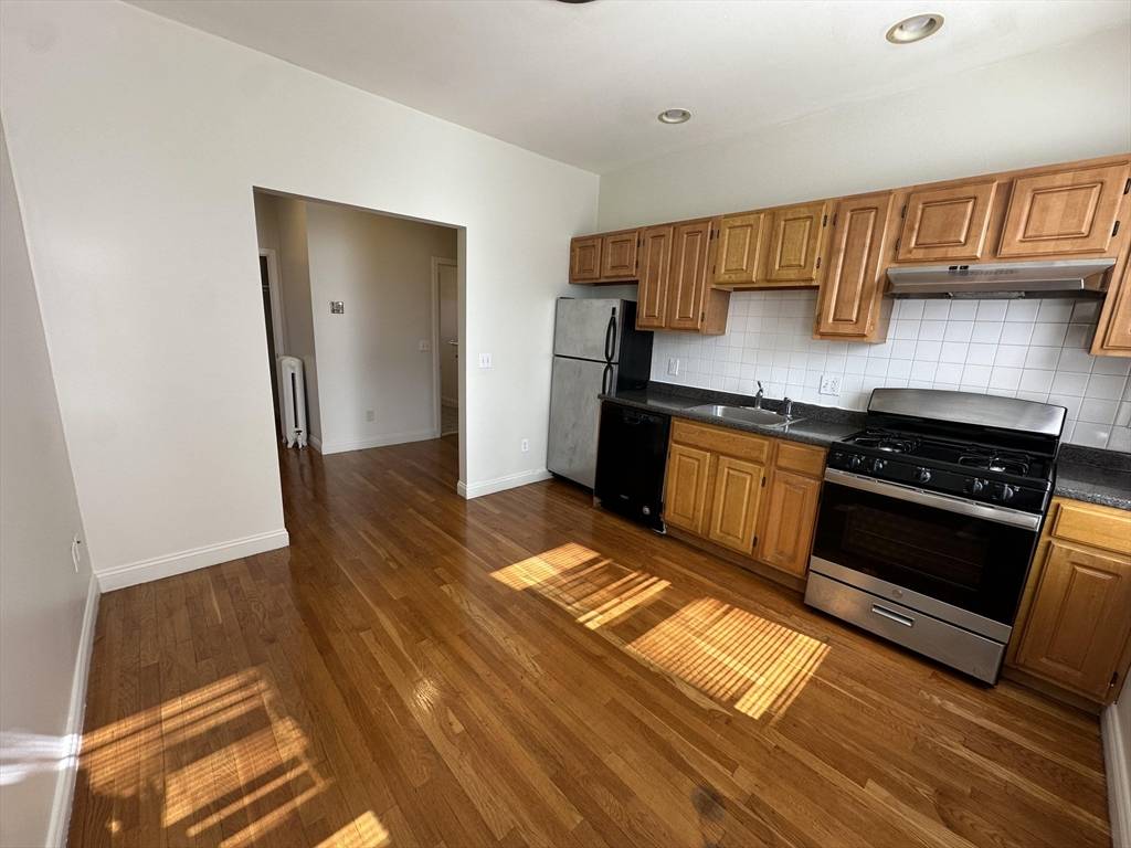 291 Washington Ave #1F, Chelsea, MA 02150