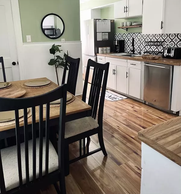 Chicopee, MA 01013,564 Springfield