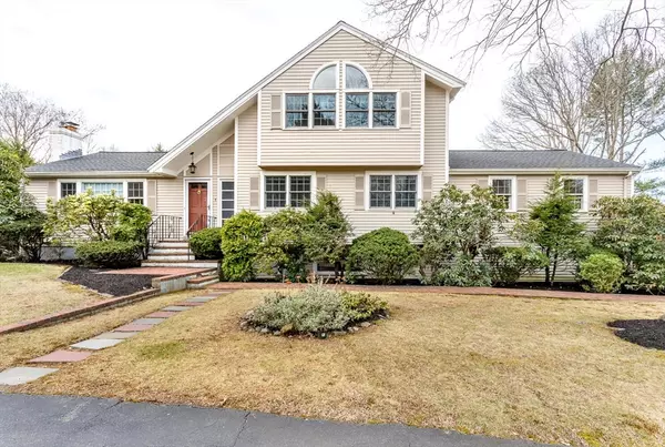 3 Hickory Ln, Canton, MA 02021