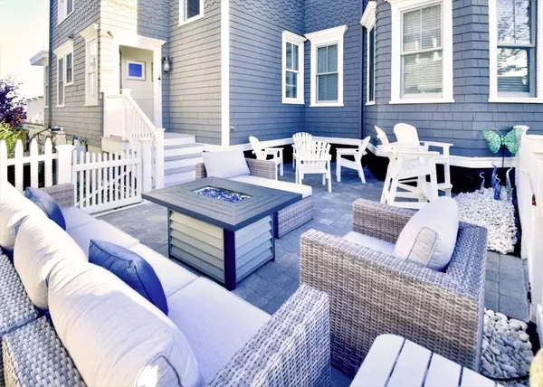 Provincetown, MA 02657,165 Commercial Street #Unit 4