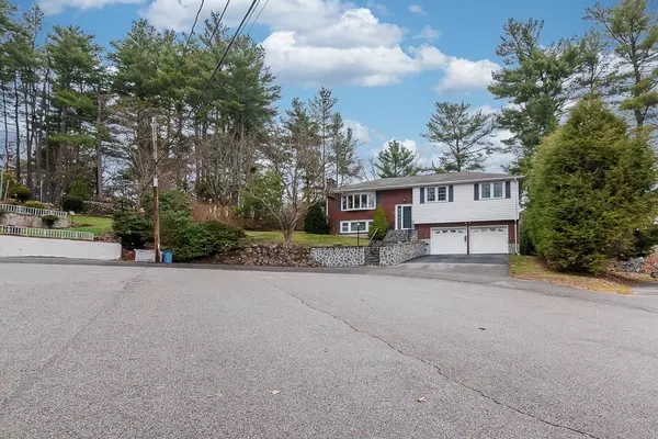 Dedham, MA 02026,25 Laurie Ln