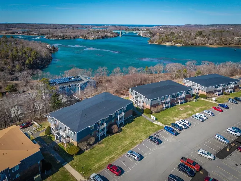 145 Essex Ave #305, Gloucester, MA 01930