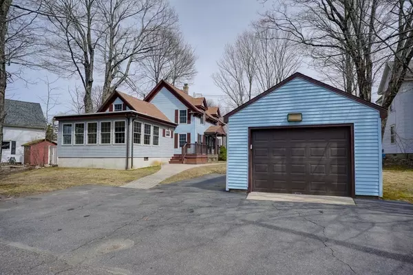 Hopkinton, MA 01748,17 Mayhew St