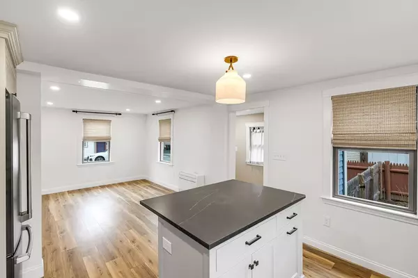 Amesbury, MA 01913,17 Aubin St