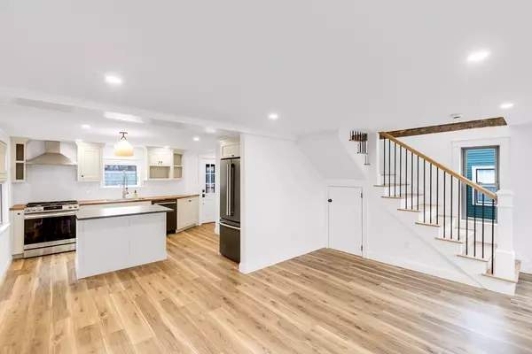 Amesbury, MA 01913,17 Aubin St