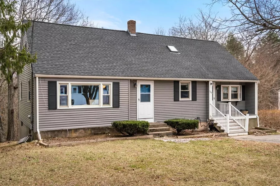 110 Oak St, Foxboro, MA 02035