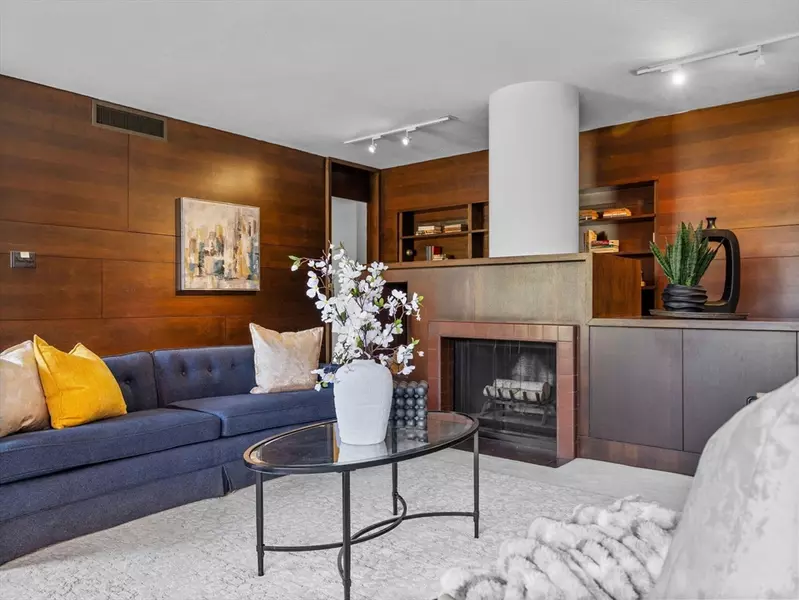 85 Grove St #1, Wellesley, MA 02482