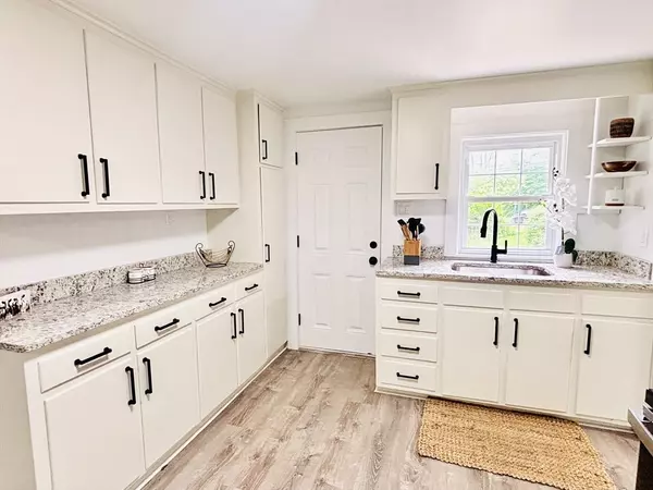 Mashpee, MA 02649,379 Main St