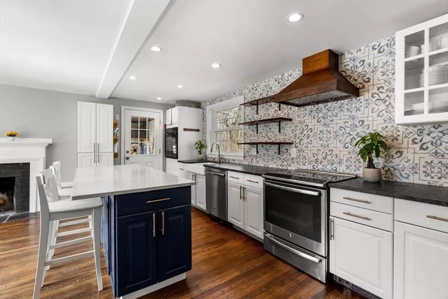 46 Arrowhead Road, Concord, MA 01742