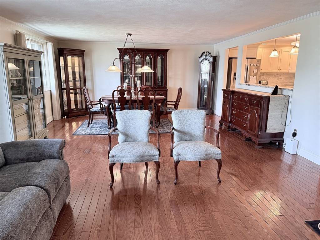 Saugus, MA 01906,9 Broadway #304
