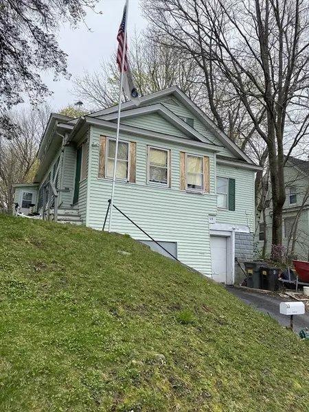 53 Peabody St, Gardner, MA 01440