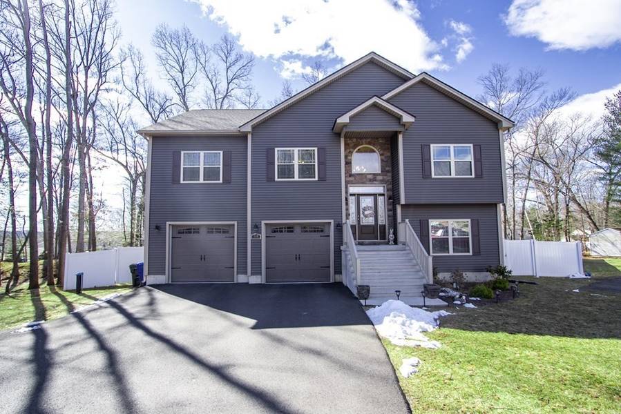 118 Signal Hill Cir, Springfield, MA 01118