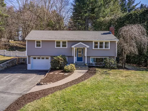 8 Rockpoint Road, Southborough, MA 01772
