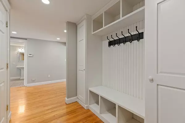 Lexington, MA 02420,37 Ledgelawn Ave