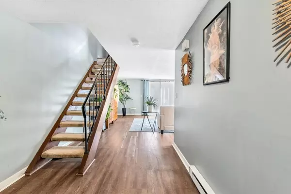 Barnstable, MA 02601,855 West Main #1