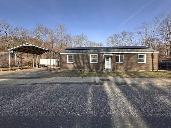 Warren, MA 01083,44 Comins Pond Rd