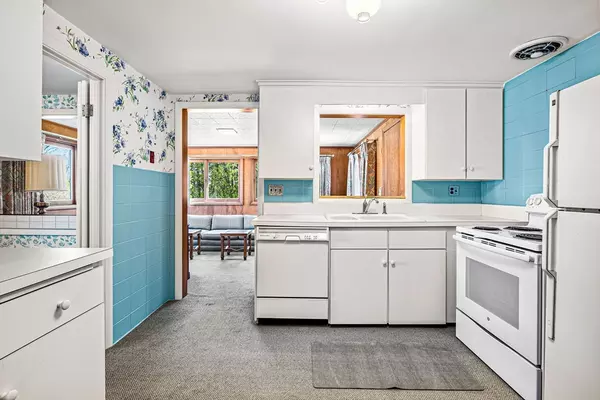 Needham, MA 02494,18 Avon Circle