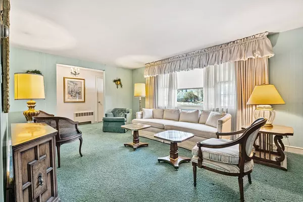 Needham, MA 02494,18 Avon Circle