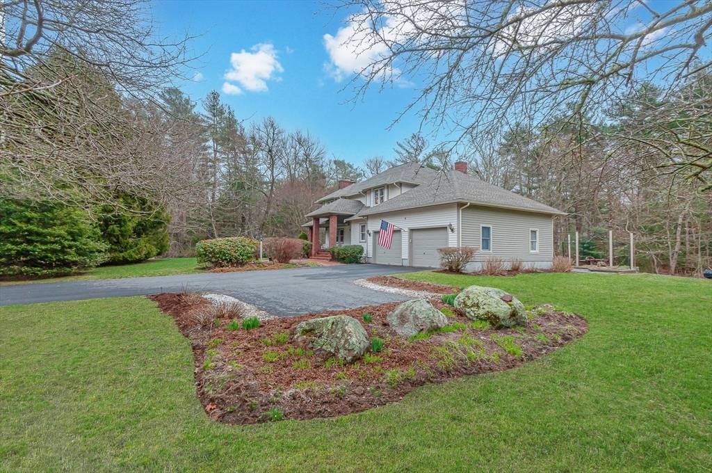 7 Laura Ln, Mattapoisett, MA 02739