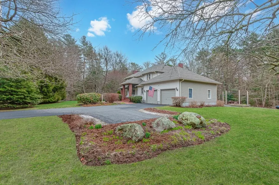 7 Laura Ln, Mattapoisett, MA 02739