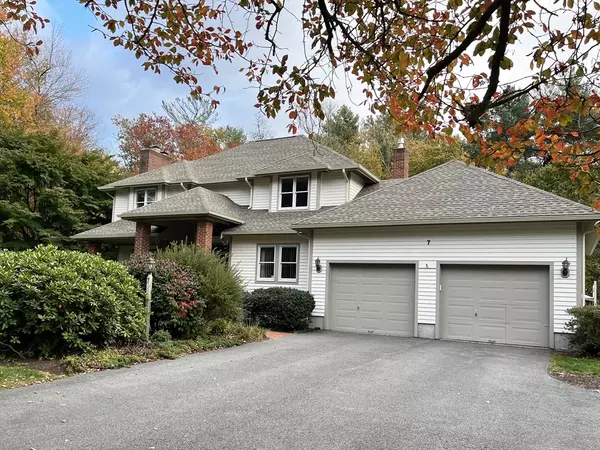 7 Laura Ln, Mattapoisett, MA 02739
