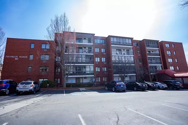Melrose, MA 02176,180 Green St #511