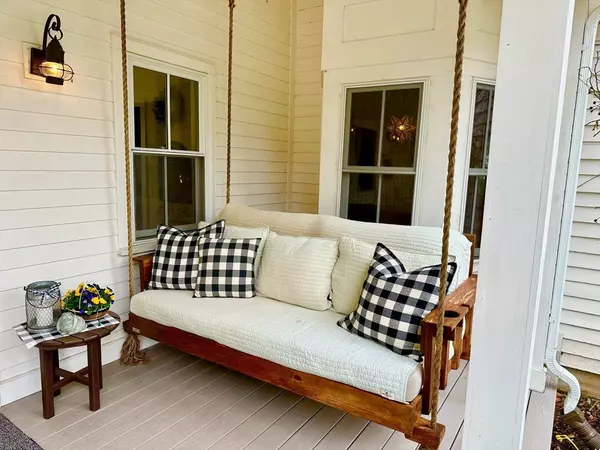 Medfield, MA 02052,68 Philip St