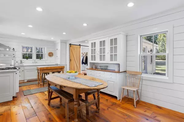 Medfield, MA 02052,68 Philip St