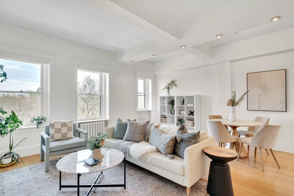 Brookline, MA 02446,1080 Beacon St #5D