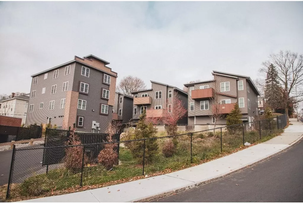 Worcester, MA 01603,52 Richards St #0