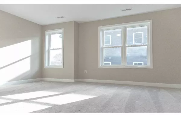 Worcester, MA 01603,52 Richards St #0