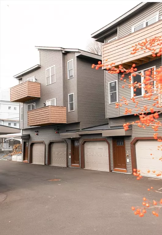 Worcester, MA 01603,52 Richards St #0