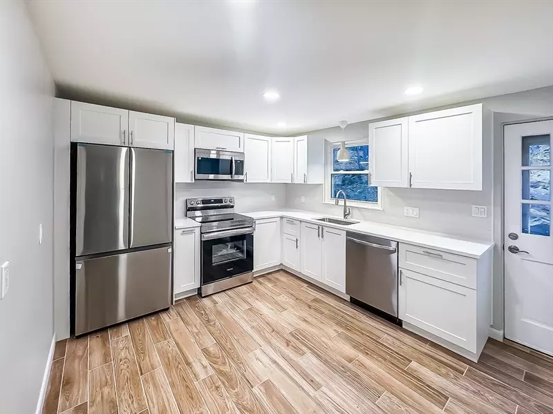 10 Shackle Way #10, Swampscott, MA 01907