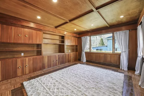 North Adams, MA 01247,513 Church St