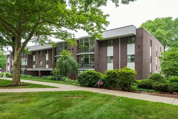 Quincy, MA 02169,34 South St #103