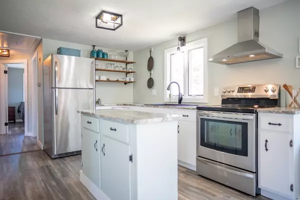 Bourne, MA 02532,10 Marilyn Rd