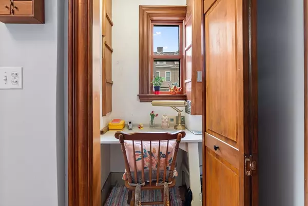 Melrose, MA 02176,115 W Emerson St #102