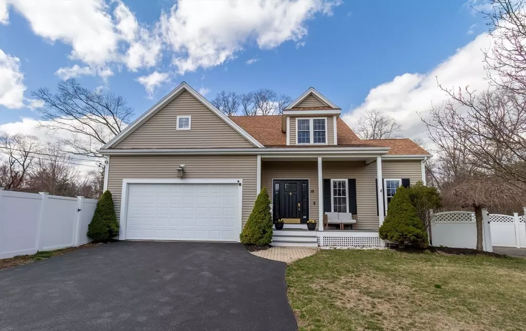Medway, MA 02053,19 Kenney Dr